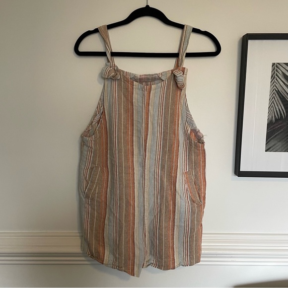 The cutest little striped romper with pockets! - Picture 1 of 7